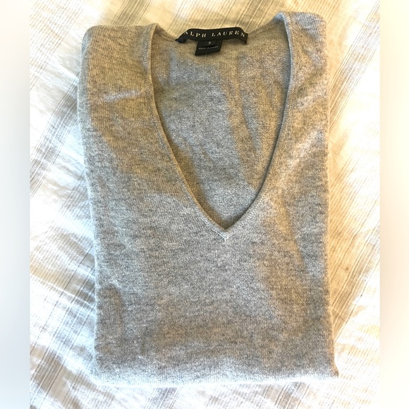 Ralph Lauren Black Label Cashmere V-Neck Sweater with ruffle sleeves. - Picture 2 of 8